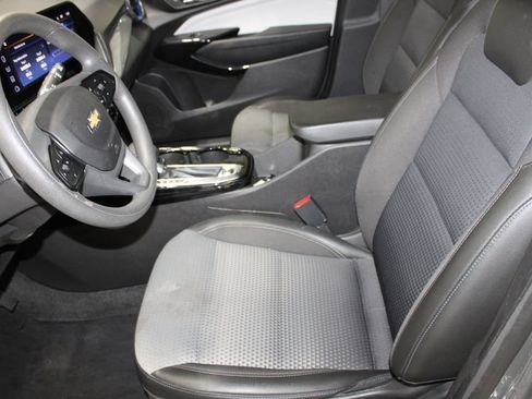 Used 2025 Chevrolet Trax LT FWD image 12
