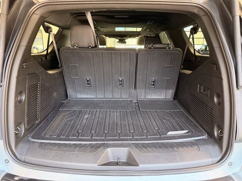 Used 2023 GMC Yukon XL SLT w/ SLT Premium Package image 7