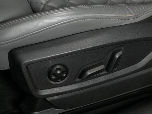 Used 2023 Audi SQ5 Prestige w/ Prestige Package image 24