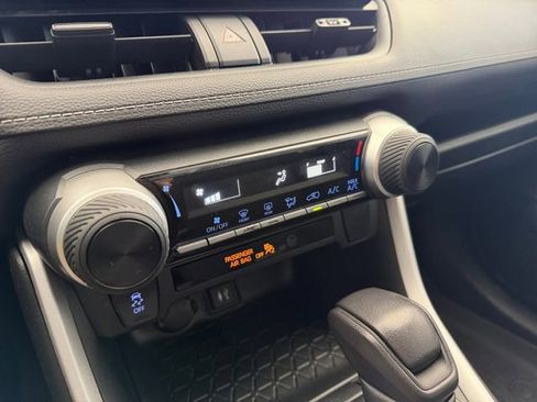 Used 2019 Toyota RAV4 LE image 8