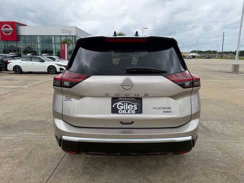 New 2026 Nissan Rogue Platinum w/ Tech Package AWD/4WD image 4