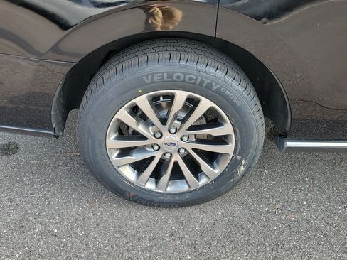 Used 2018 Ford Expedition Limited RWD image 36