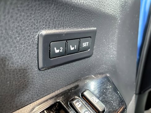 Used 2016 Toyota RAV4 Limited image 33