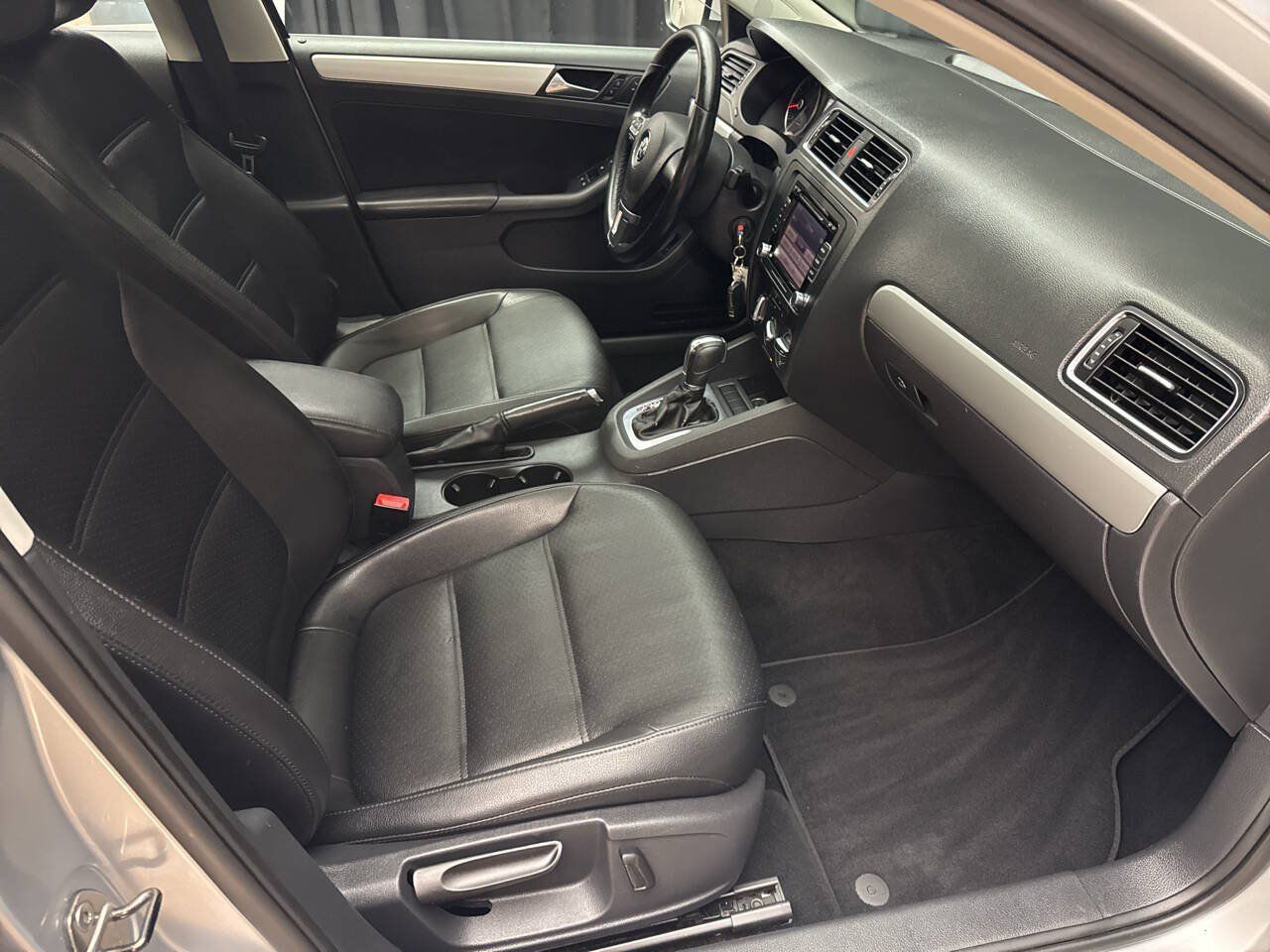 Used 2013 Volkswagen Jetta SE FWD image 27