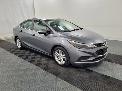 Used 2018 Chevrolet Cruze LT w/ Convenience Package FWD image 11