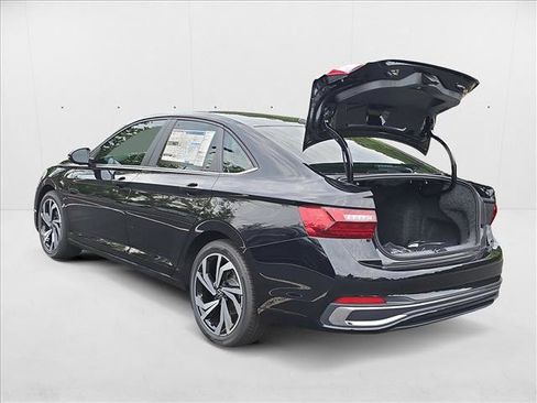 New 2025 Volkswagen Jetta SEL image 3