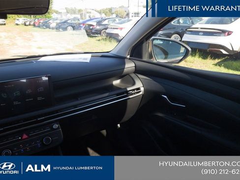 New 2026 Hyundai Tucson SE image 16
