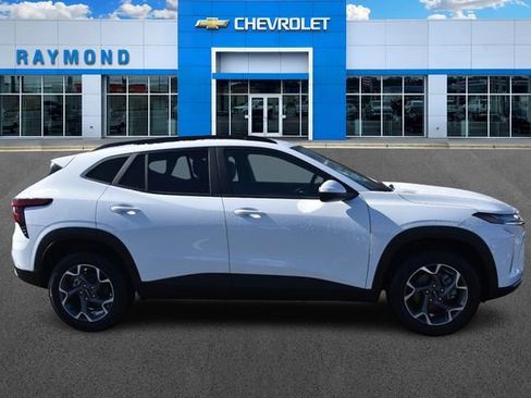 New 2026 Chevrolet Trax LT w/ Driver Confidence Package image 2