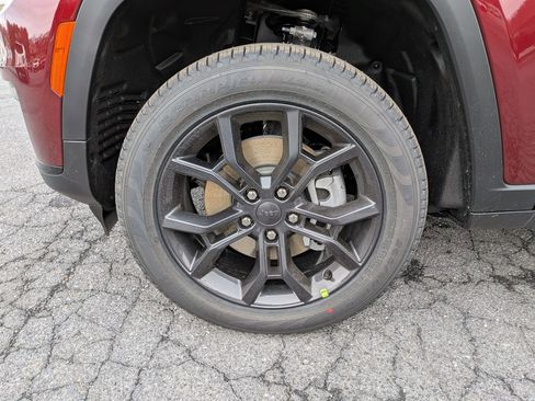 New 2025 Jeep Grand Cherokee L Limited w/ Trailer Tow Package image 9