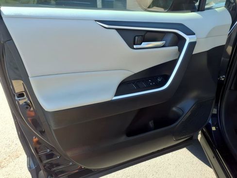 Certified 2022 Toyota RAV4 XLE w/ Convenience Package FWD image 17