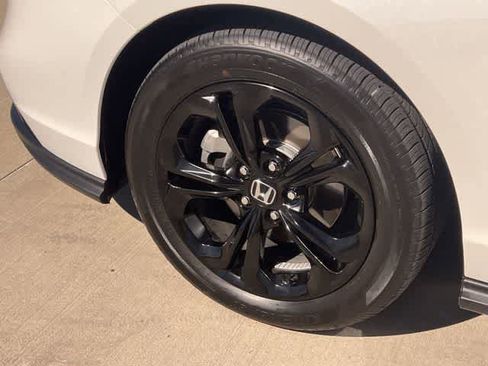 Certified 2025 Honda Accord SE image 9