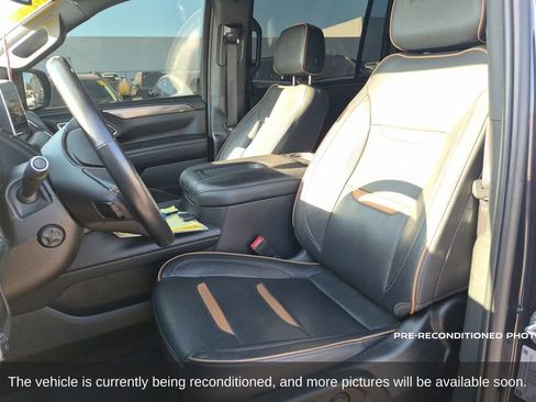 Used 2023 GMC Yukon XL AT4 w/ Technology Package AWD/4WD image 11
