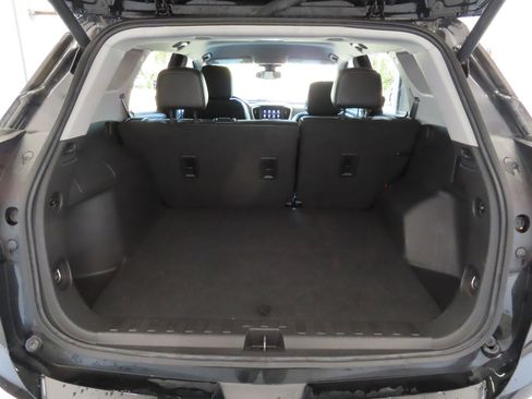 Used 2024 GMC Terrain SLT image 23