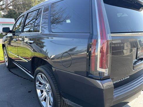 Used 2015 Cadillac Escalade Premium image 10
