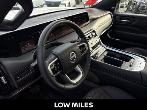 Used 2025 Nissan Armada Platinum AWD/4WD image 17