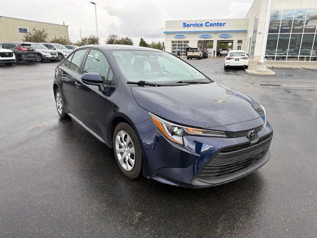 Used 2025 Toyota Corolla LE FWD image 2