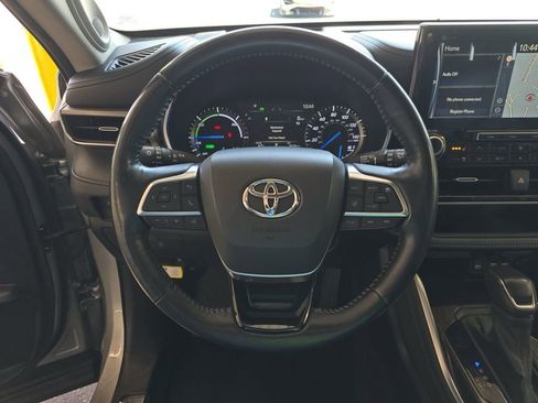 Used 2021 Toyota Highlander Platinum image 12