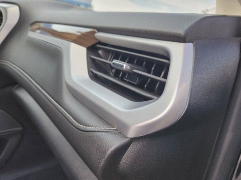 Used 2023 GMC Acadia SLE w/ Driver Convenience Package image 14