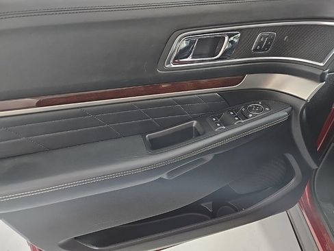 Used 2017 Ford Explorer Platinum image 14