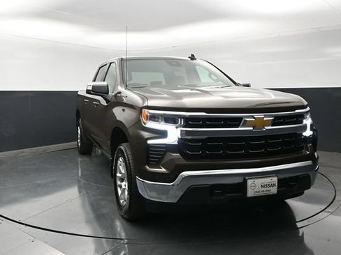Used 2023 Chevrolet Silverado 1500 LT AWD/4WD image 5