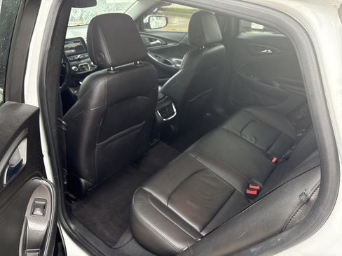 Used 2017 Chevrolet Malibu LT w/ Leather Package FWD image 12