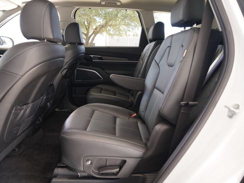 Used 2024 Kia Telluride EX w/ EX Captain's Chair Package FWD image 29