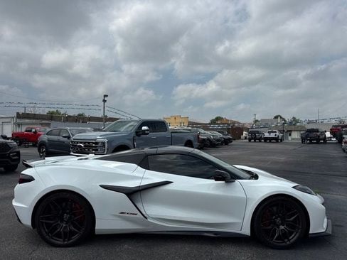 Used 2025 Chevrolet Corvette Z06 RWD image 6