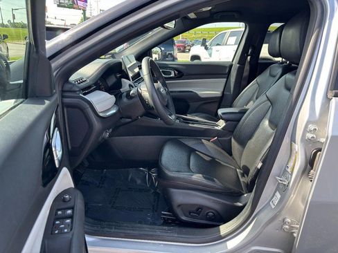 Used 2024 Jeep Compass Limited AWD/4WD image 9