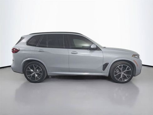 Used 2024 BMW X5 xDrive40i w/ M Sport Package AWD/4WD image 4