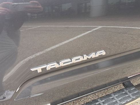 Used 2023 Toyota Tacoma Limited image 11