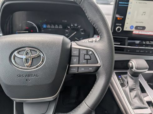 Used 2025 Toyota Sienna XLE FWD image 15