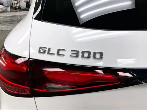 Used 2024 Mercedes-Benz GLC 300 4MATIC image 33