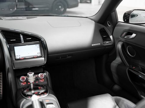 Used 2015 Audi R8 V10 w/ Full Leather Package image 25