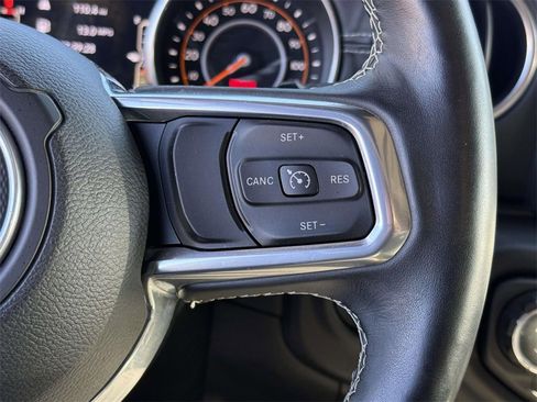 Used 2019 Jeep Wrangler Unlimited Sahara image 25