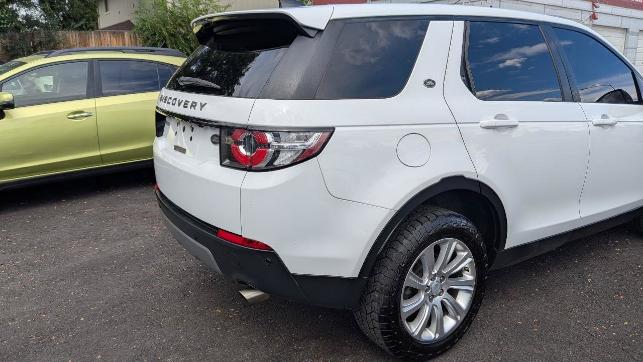 Used 2018 Land Rover Discovery Sport SE AWD/4WD image 3