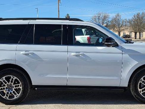 Certified 2025 Ford Expedition Active image 5