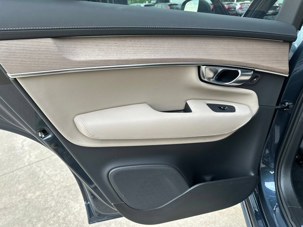 Certified 2026 Volvo XC90 B6 Plus AWD/4WD image 39