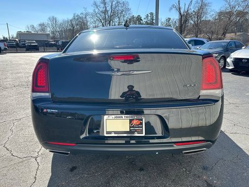 Used 2020 Chrysler 300 Touring w/ Sport Appearance Package image 7