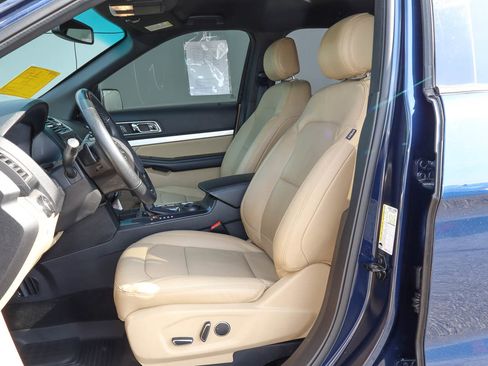 Used 2017 Ford Explorer XLT w/ Equipment Group 202A image 7