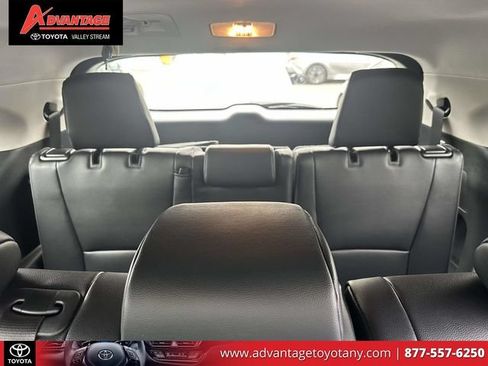Used 2024 Toyota Highlander XLE AWD/4WD image 15