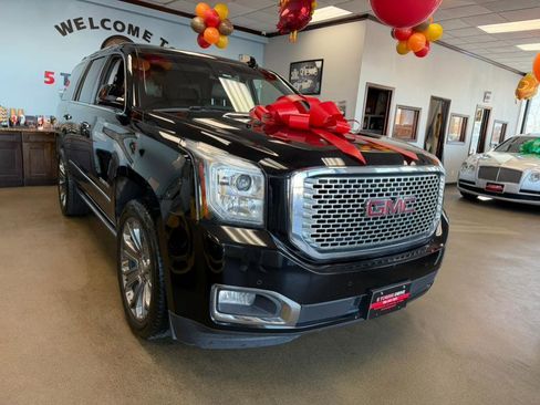 Used 2016 GMC Yukon Denali image 2