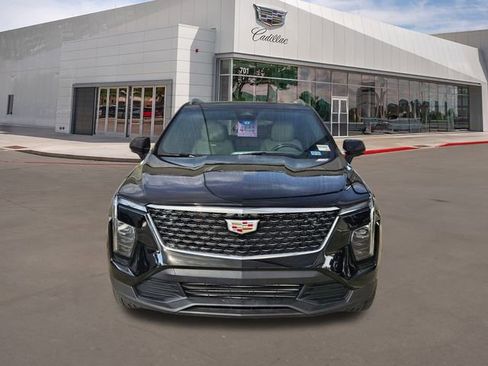 Certified 2024 Cadillac XT4 Luxury w/ Cold Weather Package image 2
