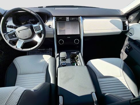 New 2025 Land Rover Discovery Dynamic SE image 17