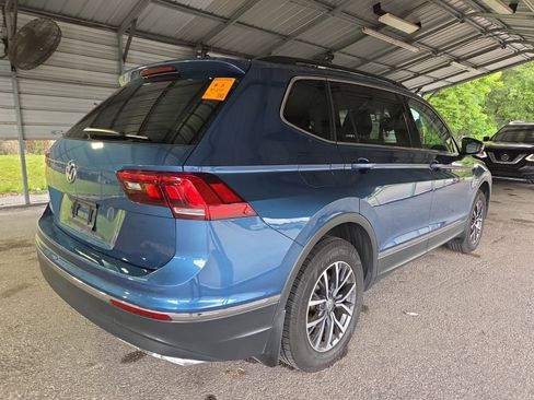 Used 2020 Volkswagen Tiguan SE w/ Panoramic Sunroof Package FWD image 6