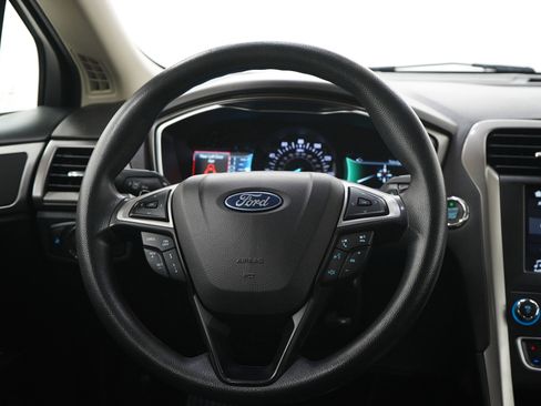 Used 2019 Ford Fusion SE image 15
