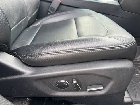 Used 2016 Ford Explorer XLT w/ Equipment Group 202A AWD/4WD image 12