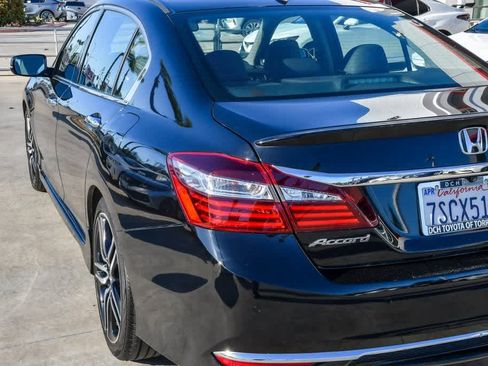 Used 2016 Honda Accord Touring image 6