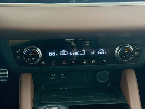 Used 2025 Mitsubishi Outlander SEL image 10