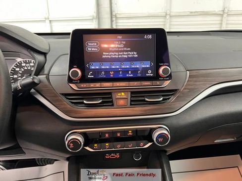 Used 2025 Nissan Altima 2.5 SV FWD image 44