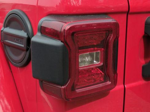 Used 2021 Jeep Wrangler Unlimited Rubicon w/ LED Lighting Group image 9